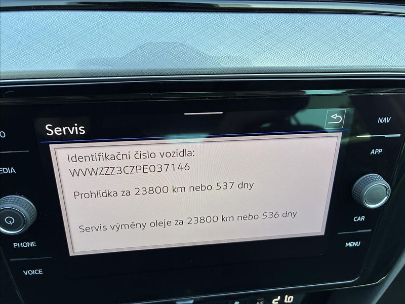 Volkswagen Passat 2,0 TDI TAŽNÉ KAMERA EL.KUFR - fotka 29 z 29