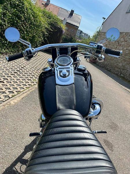 Harley-Davidson FXDWGI Dyna Wide Glide (2005) REZERVACE - fotka 9 z 17
