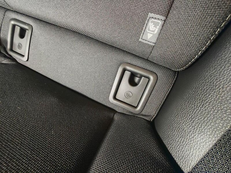 Toyota Prius 2.0 Plug-in Hybrid Prestige - fotka 17 z 38