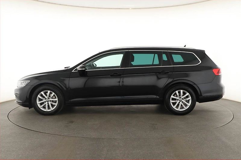 Volkswagen Passat (2022) Business 2.0 TDI, ČR,1.maj - fotka 3 z 18