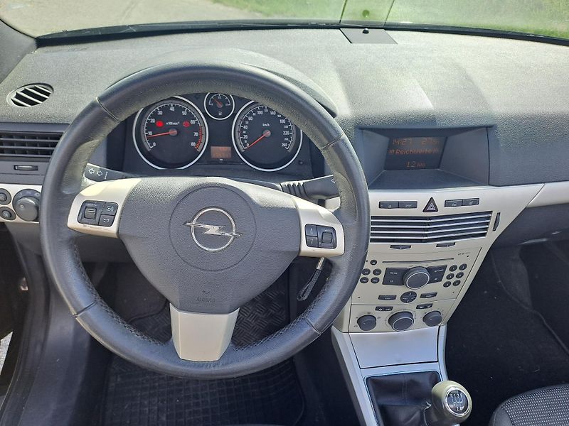 Opel Astra 1.8 KABRIO - fotka 19 z 24