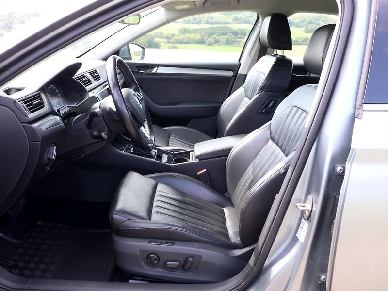 Škoda Superb 2,0 TDI 140kW DSG Style Plus - fotka 11 z 29