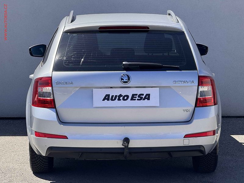 Škoda Octavia (2013) 1.6TDi, ČR, Elegance - fotka 5 z 15