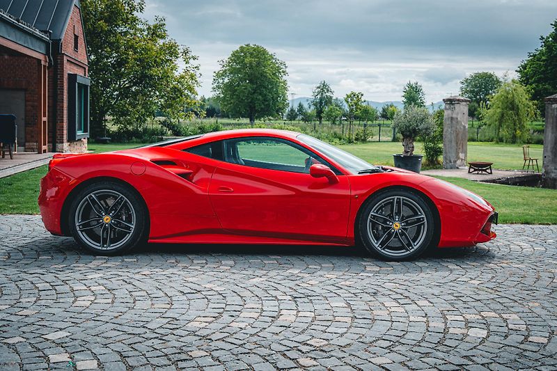 Ferrari 488 GTB - fotka 7 z 46