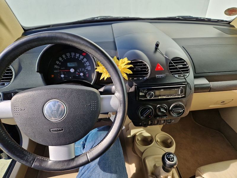 Volkswagen New Beetle Highline 2.0 - fotka 14 z 31