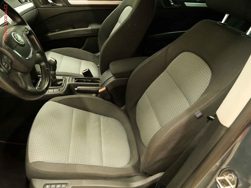 Škoda Superb (2010) 2.0TDI, Xenon, AC - fotka 10 z 22