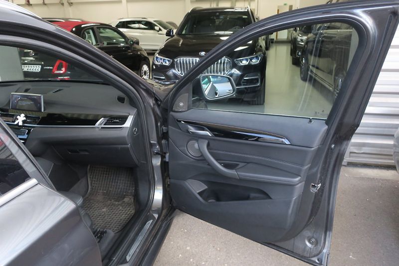 BMW X1 (2017) 2.0 xDrive25d SPORT LINE - fotka 34 z 48