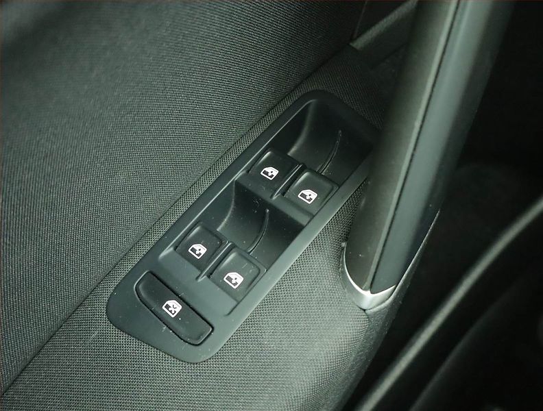Volkswagen Golf (2019) 2.0 TDI, Navi, Tempomat - fotka 16 z 16