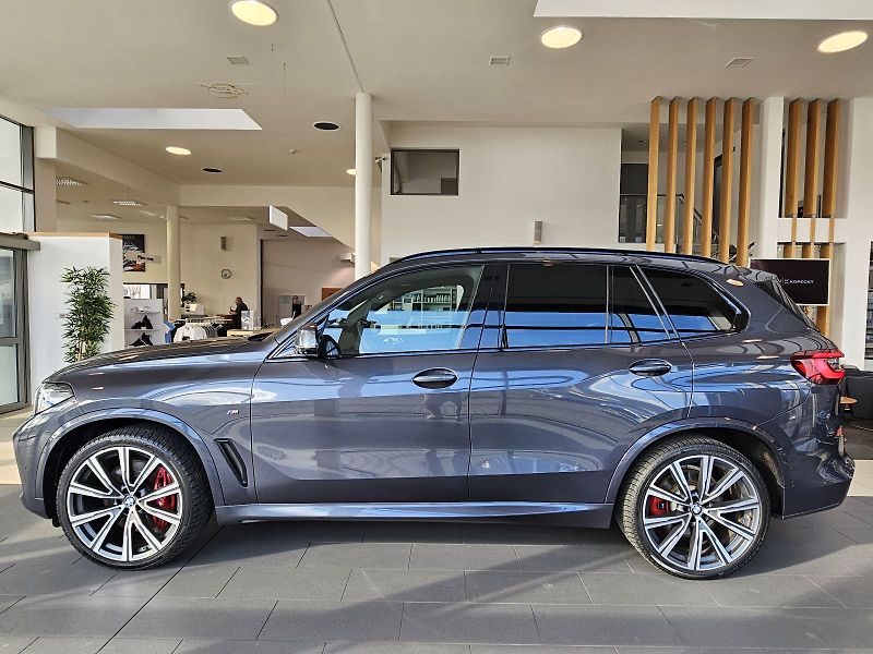 BMW X5 M50i - fotka 3 z 36