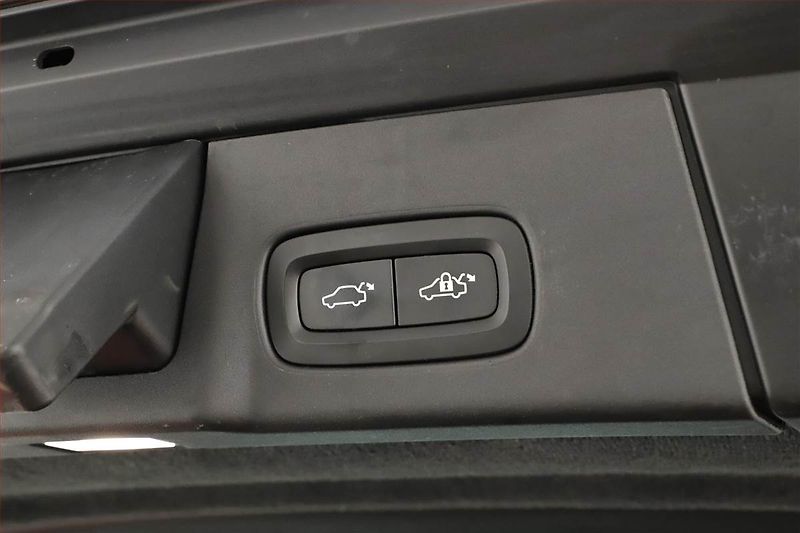 Volvo V90 (2019) D4, Automat, Kůže, Navi - fotka 18 z 18