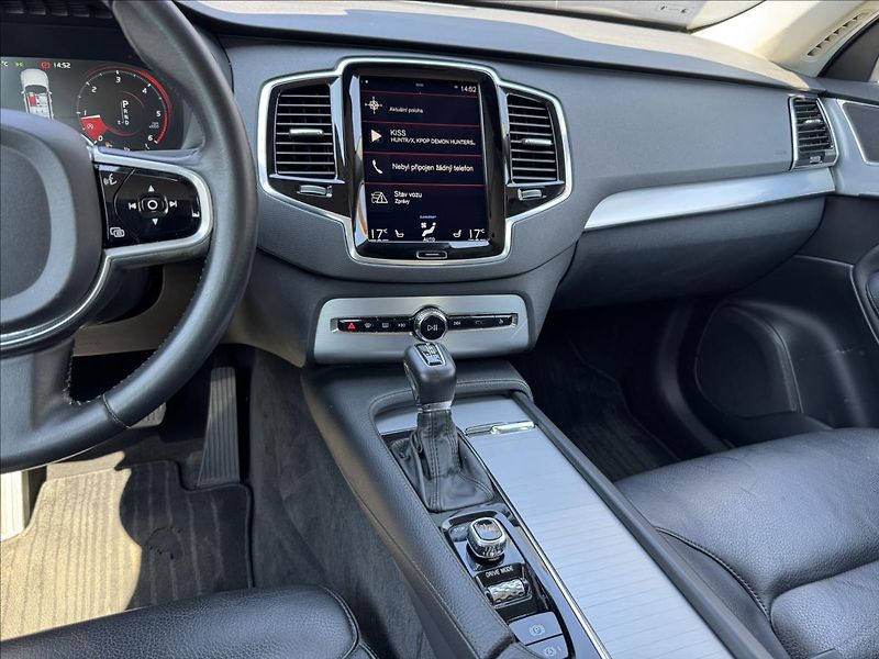 Volvo XC90 2,0 D5 AWD Momentum AT ČR - fotka 18 z 37