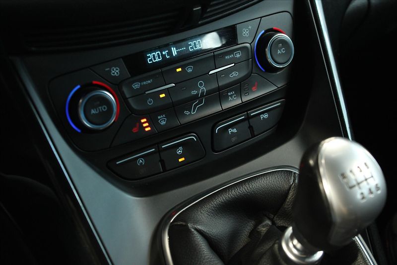 Ford Kuga TDCi AWD ST-Line - fotka 21 z 31