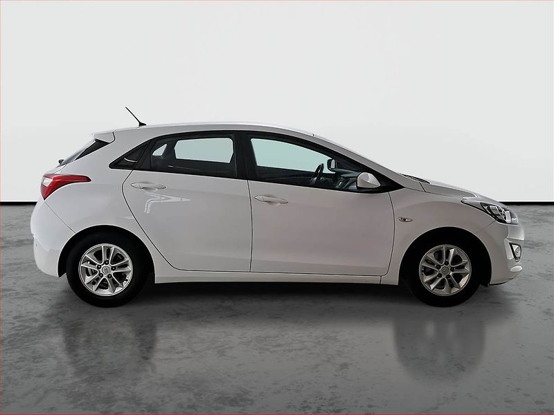 Hyundai i30 (2015) Trikolor 1.4 CVVT, Serv.kniha - fotka 6 z 16
