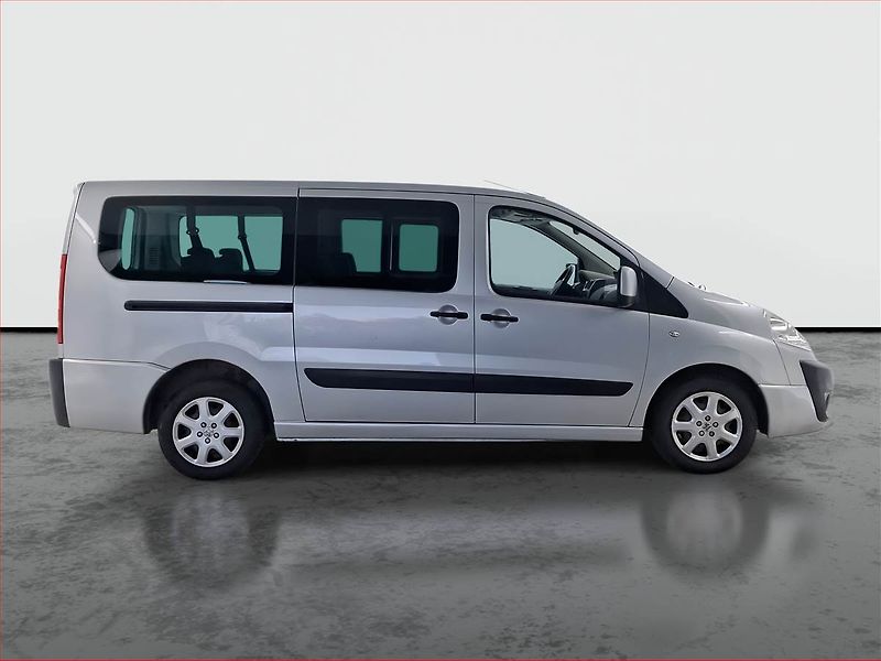 Peugeot Expert (2010) 2.0 HDi, Bus, 8Míst - fotka 6 z 21