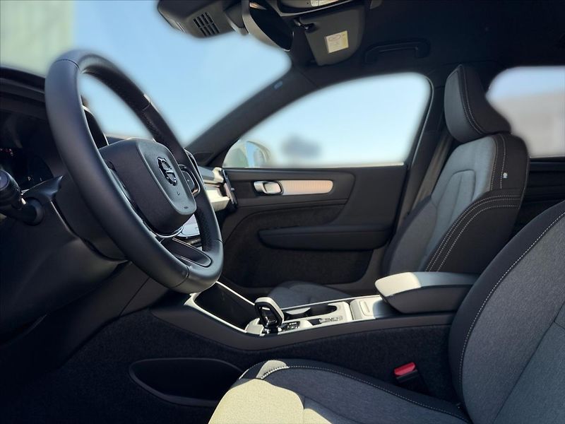 Volvo XC40 (2026) 2,0 B3 Core 8273 - fotka 7 z 14