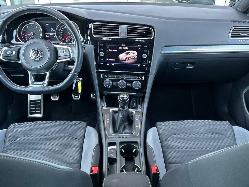 Volkswagen Golf (2018) 1.4 TSI R-Line - fotka 5 z 32