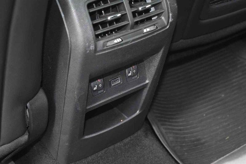 Opel Astra je dobře připraven pro dlouhé přesuny i na horších vozovkách.
