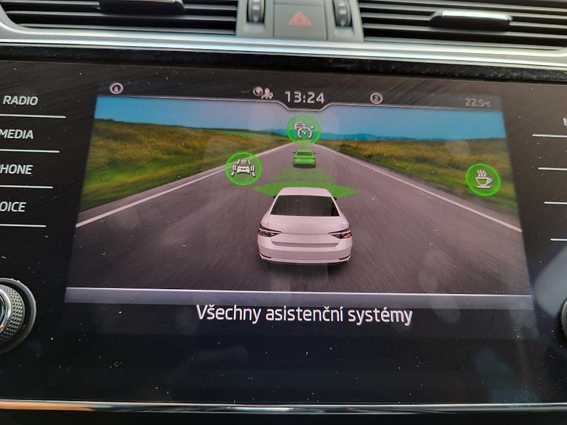 Škoda Superb 2.0 TSI 206kW DSG 4x4 STYLE+ - fotka 19 z 50
