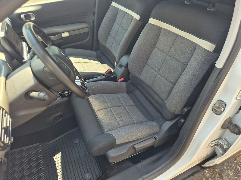 Citroën C4 Cactus 1.2 81kW Shine - AUTOMAT - fotka 11 z 26