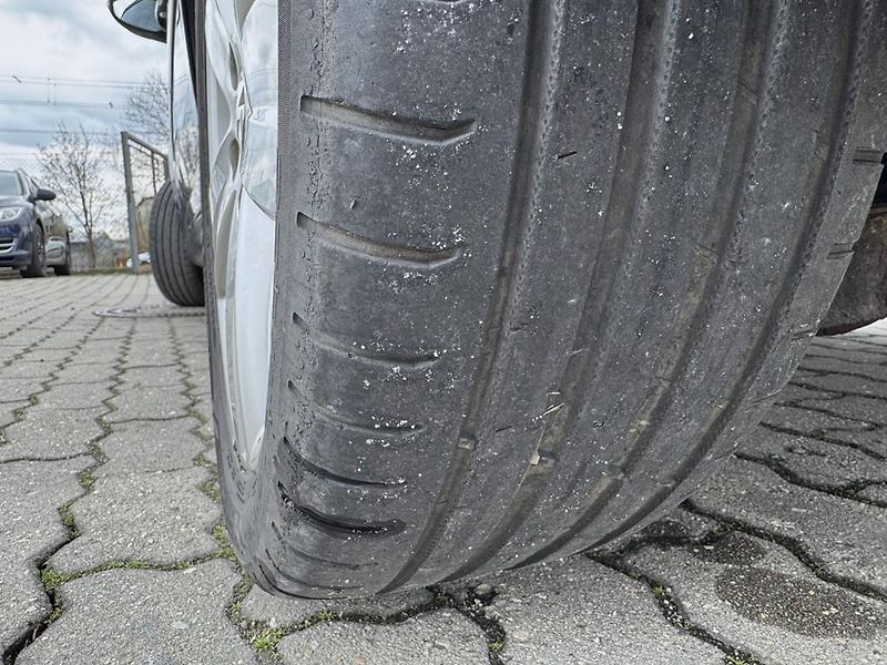 Volkswagen Touran 2.0 TDI 130 kW DSG Highline - fotka 34 z 35
