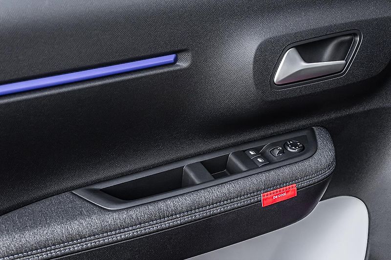 Citroën C3 (2026) 1,2 MAX Turbo benzín 100k+ ZIM - fotka 6 z 25