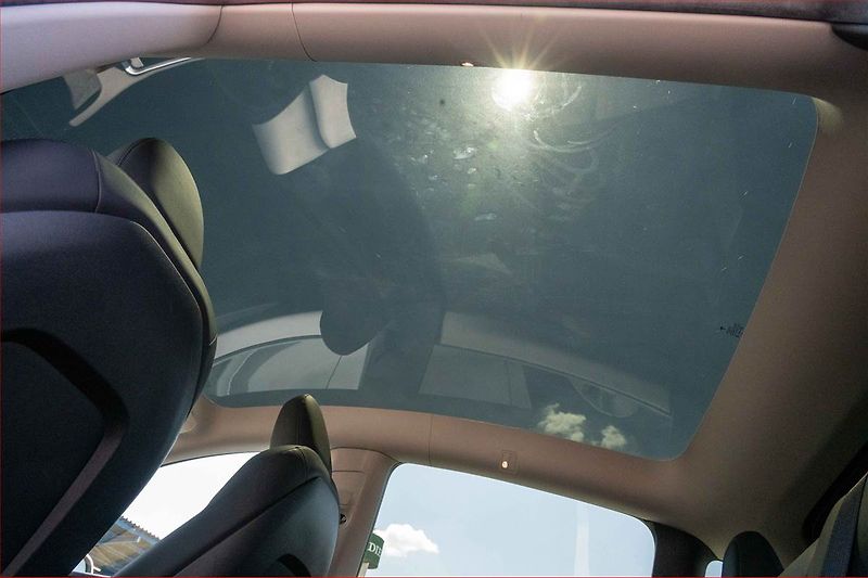 Tesla Model Y (2022) Long Range AWD 79kWh, SoH 90% - fotka 17 z 22