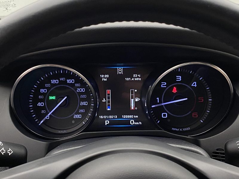 Jaguar XE 2.0D 132kW PURE AUT  - fotka 25 z 40