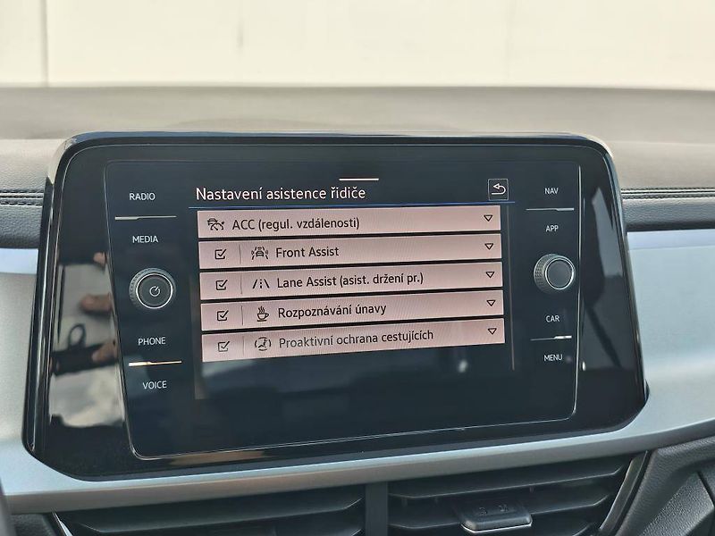 Volkswagen T-Roc Life 6G 1,0TSI - fotka 17 z 22