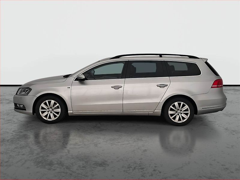 Volkswagen Passat (2013) 2.0 TDI, Automat, Xenony - fotka 3 z 16