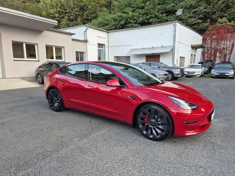 Tesla Model 3 PERFORMANCE 393kw SOH 95,1% - fotka 3 z 45