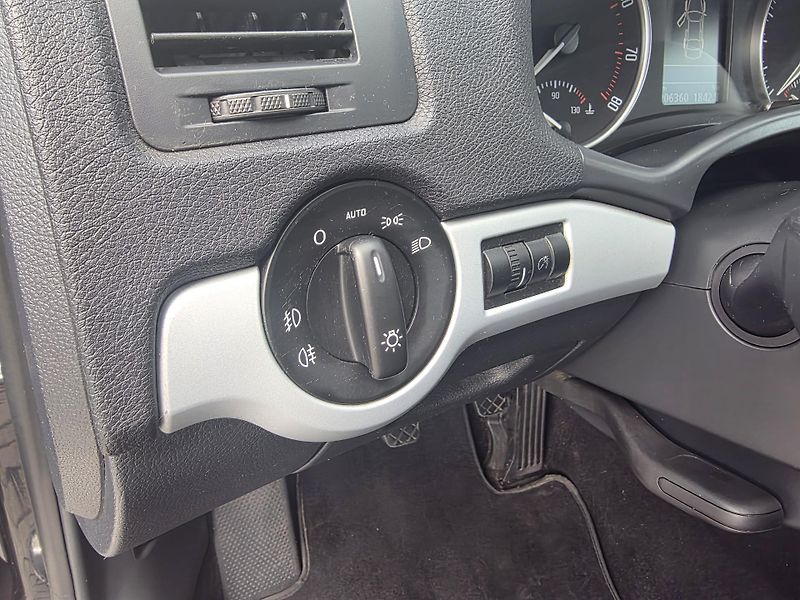 Škoda Octavia (2012) 1.4TSI 90kW ELEGANCE TAŽNÉ - fotka 15 z 19