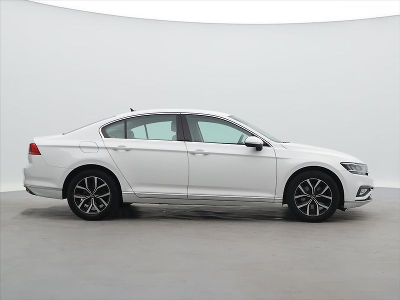 Volkswagen Passat 2.0 TDI 147kW DSG CZ Elegance - fotka 8 z 29