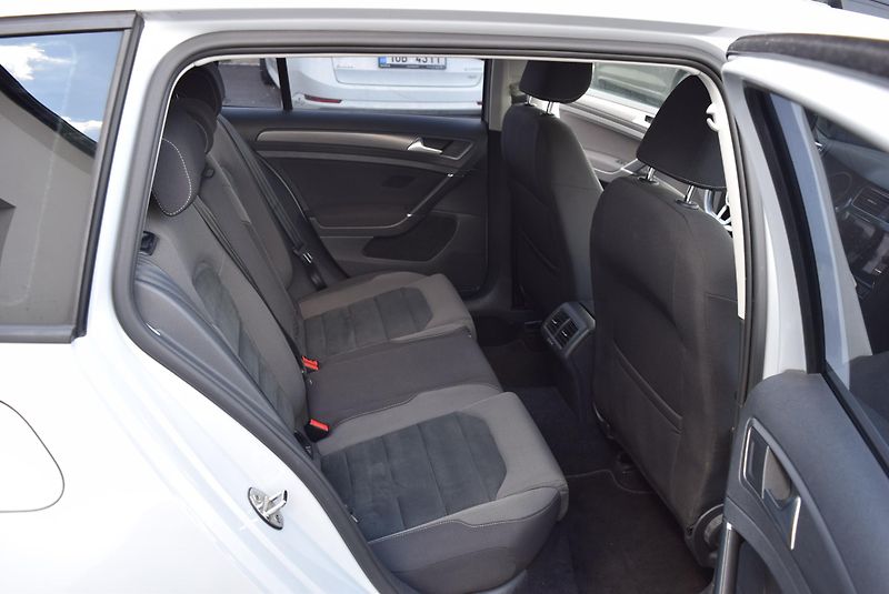 Volkswagen Golf Variant (2018) 1.4TSI 92kw CLBMT TAŽ NAVI APP - fotka 39 z 44