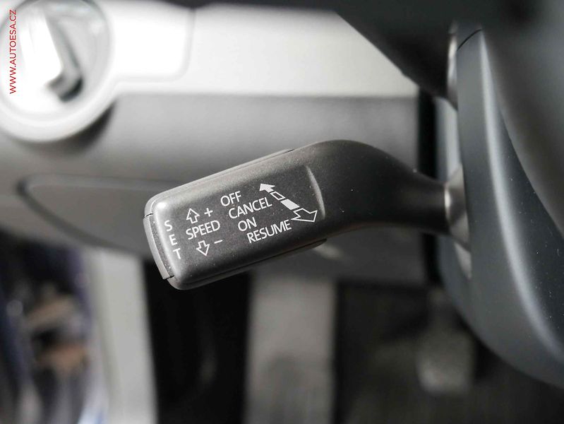 Volkswagen Passat (2011) 1.6 TDi, 1.maj, servis.kniha - fotka 12 z 16