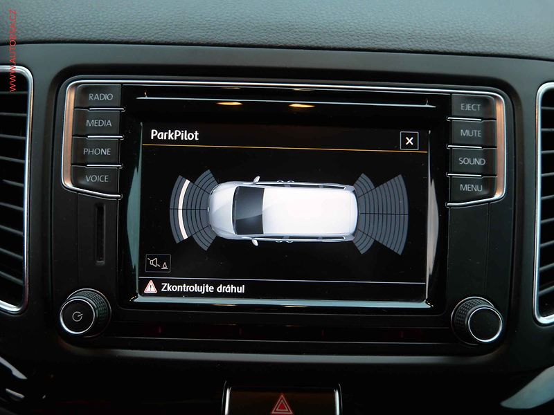 Volkswagen Sharan (2015) 2.0TDi, ČR, Highline, DSG - fotka 24 z 25