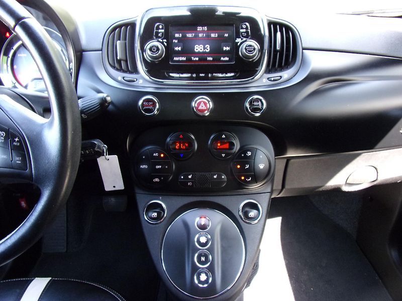 Fiat 500e (2016) 24kWh 83kW SYMPATICKÉ VYBAVENÉ - fotka 11 z 18