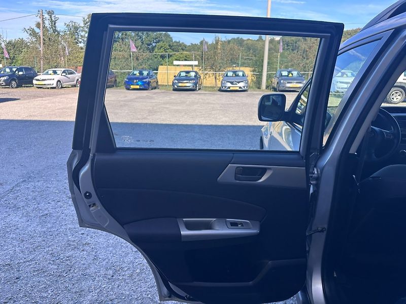 Subaru Forester (2008) 2.0 4x4/Tažné/110kW/Výhřev - fotka 12 z 22