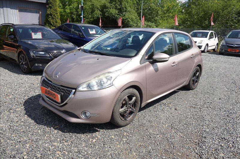 Peugeot 208 1,4 i 70KW, ČR, KLIMATIZACE. - fotka 2 z 5