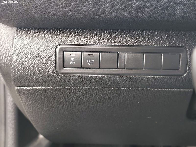 Peugeot 308 (2015) - fotka 29 z 40