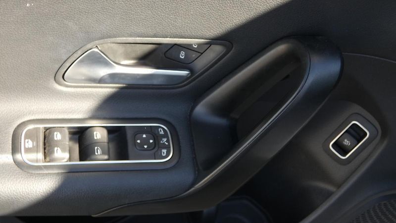 Mercedes-Benz CLA 180 - fotka 9 z 22