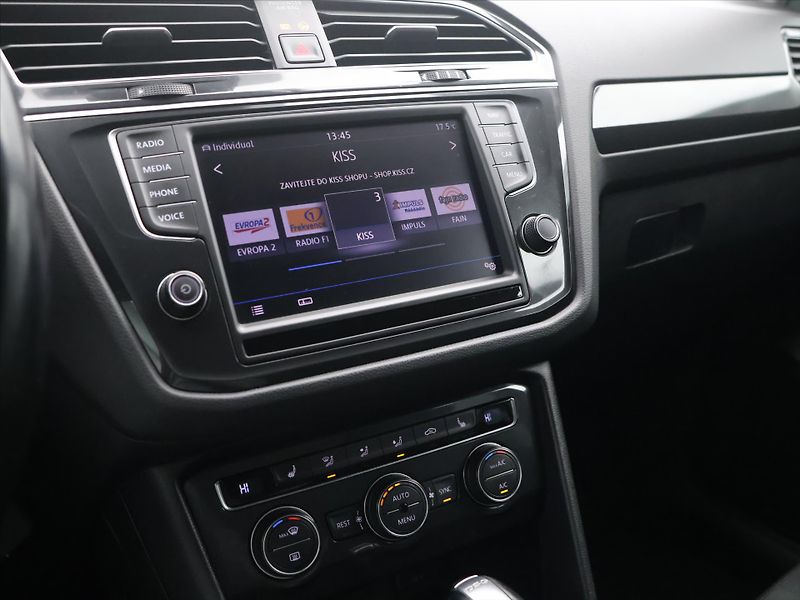 Volkswagen Tiguan 2,0 140KW DSG 4Motion - fotka 16 z 29