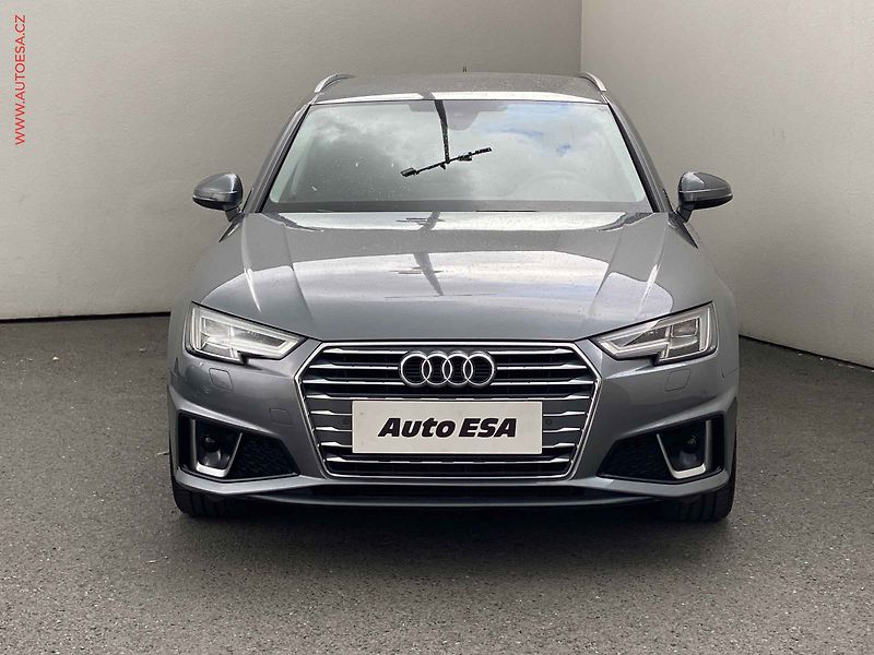 Audi A4 (2019) 2.0 TDi, S-line, AT, LED - fotka 2 z 19