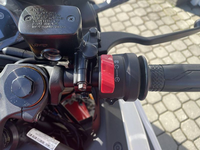 Yamaha (2026) YZF-R3 70th Anniversary EU5+ - fotka 11 z 11