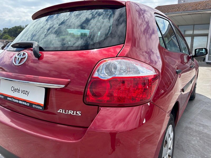 Toyota Auris (2010) - fotka 13 z 24