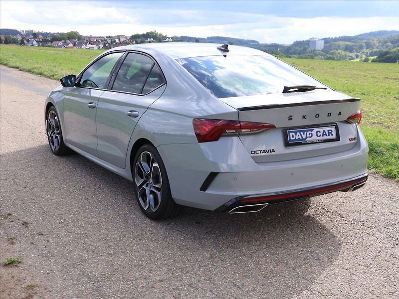 Škoda Octavia 2,0 TSI RS 180kW DSG CZ 1.Maj - fotka 5 z 30