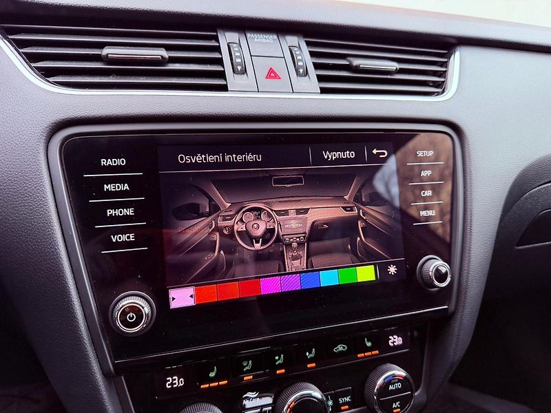Škoda Octavia 2.0 TDi DSG 4x4 Scout, ČR - fotka 21 z 30