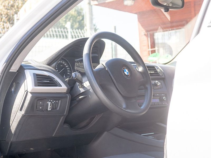 BMW Řada 1 (2013) 114i 75KW manuál - fotka 11 z 39