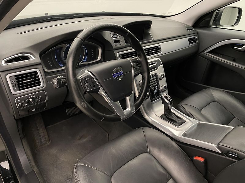 Volvo XC70 D4 AWD SUMMUM AUT CZ - fotka 4 z 39