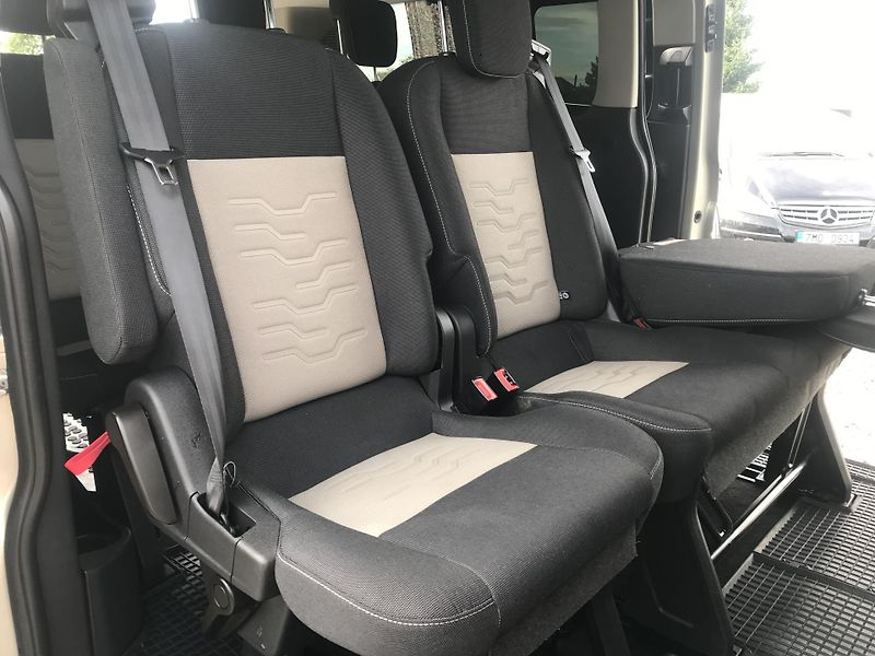 Ford Tourneo Custom 2.0 TCDI 125 KW,L2,8-MÍST,DPH - fotka 13 z 20