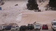 Lavina si naštěstí nevyžádala žádné životy a ani zranění.